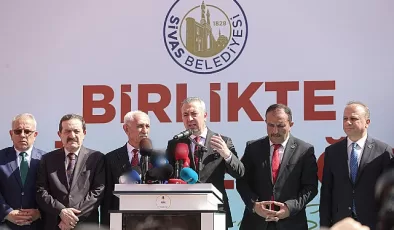 31 Mart Yerel Seçimlerinde Sivas Belediye Başkanı olarak seçilen Dr. Adem Uzun görevi devraldı