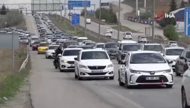 43 ilin geçiş güzergahında trafik yoğunluğu