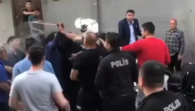 Adana’da muhtar seçimi kavgasına polisten coplu müdahale