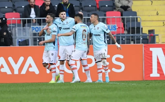 basaksehirin meskeninde konugu besiktas laAJLiTL jpg