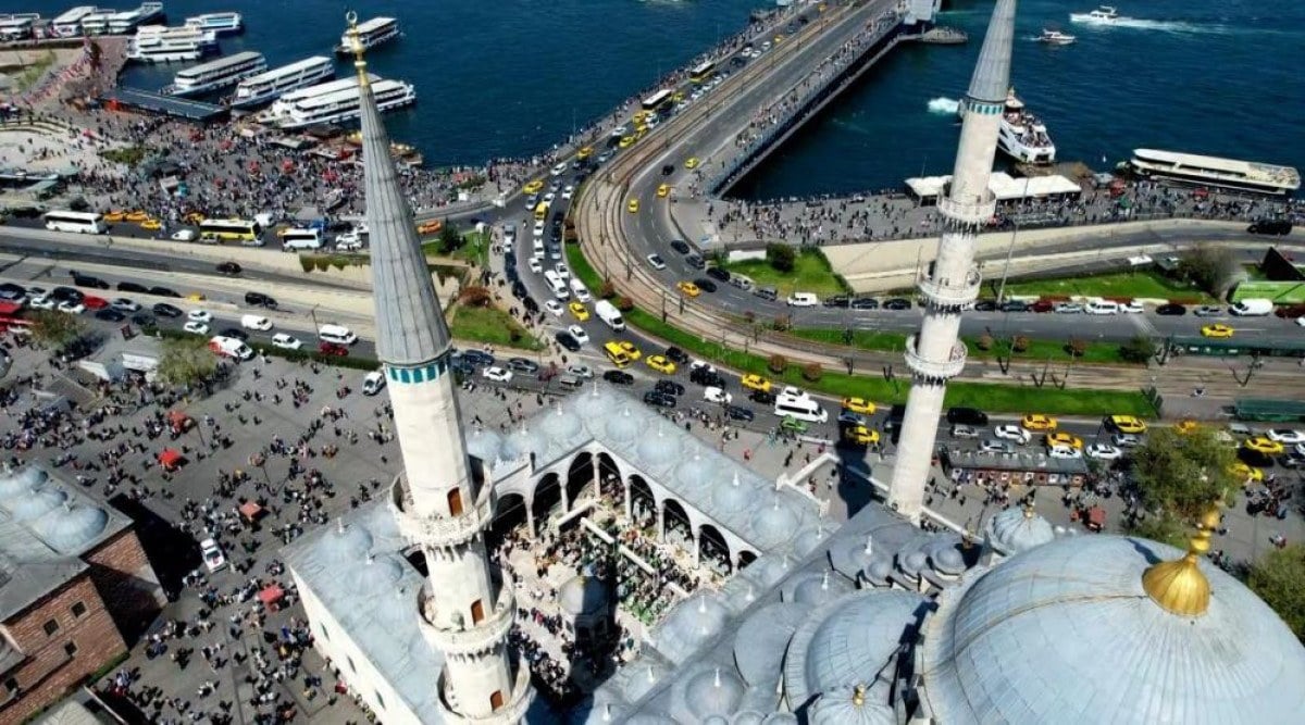 bayramin son gununde de eminonunde yogunluk yasandi 1 Tvt3jP56