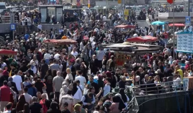 Bayramın son gününde de Eminönü’nde yoğunluk yaşandı