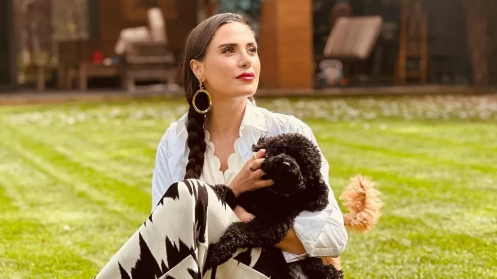 caner erkinin esi sukran ovali luks eviyle gundem oldu UpXxS6Zm