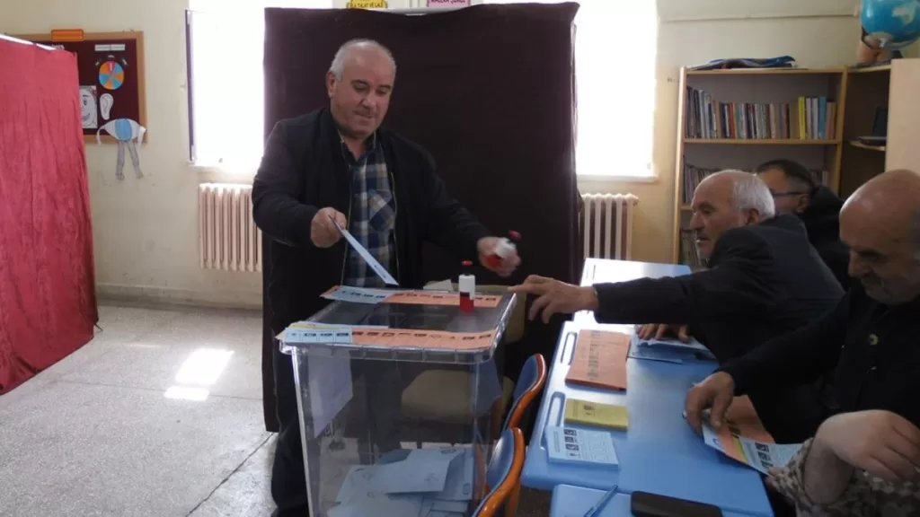 cankiri kalfatta 15 yil sonra bir ilk belediye baskanini secmek icin sandiga gittiler 3izqRSNB