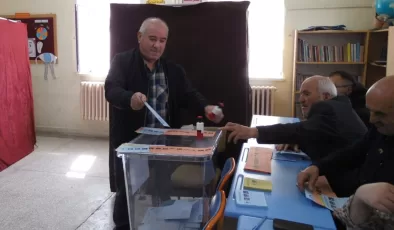 Çankırı Kalfat’ta 15 yıl sonra bir ilk: Belediye başkanını seçmek için sandığa gittiler