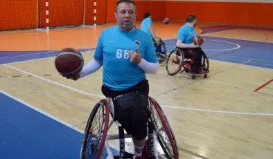 Çocuk felciyle engelli kaldı, basketbolla tekrar hayata tutundu