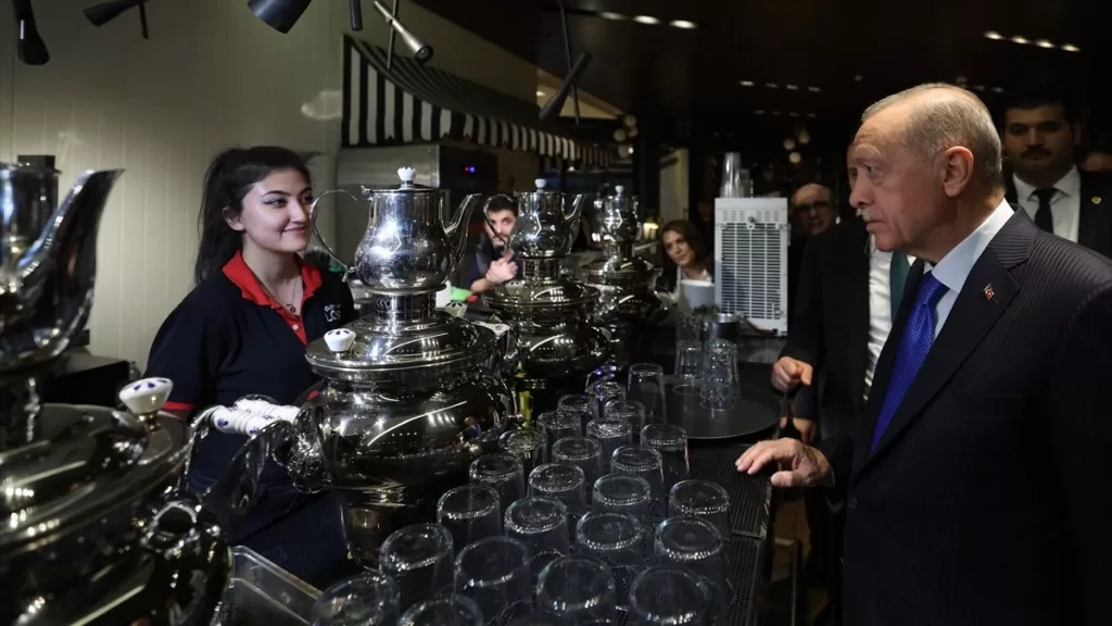 cumhurbaskani erdogan genclerle bir araya geldi sOe46Txs