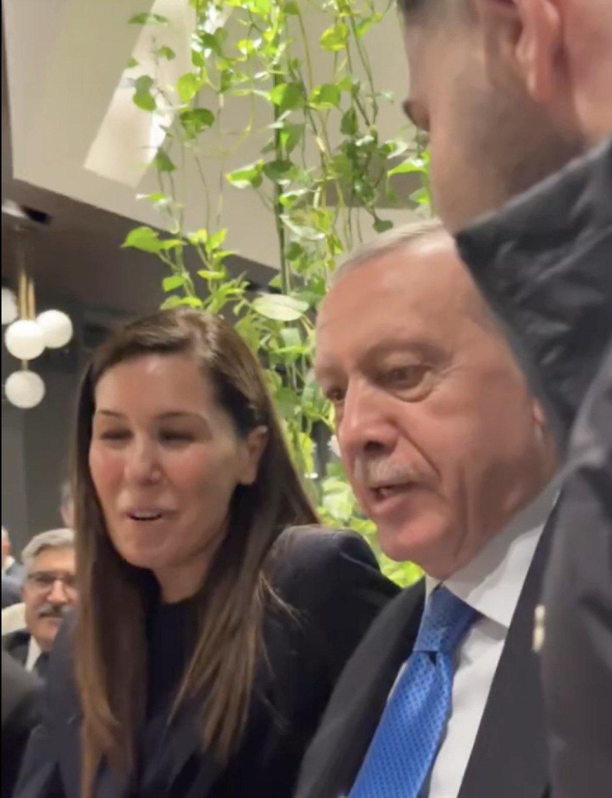 cumhurbaskani erdogan ile kucuk kizin diyalogu gundem oldu birakma bizi 1 DvL8EtTP