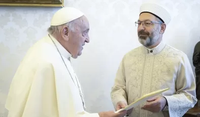 Diyanet İşleri Başkanı Erbaş, Vatikan’da Papa Franciscus ile görüştü