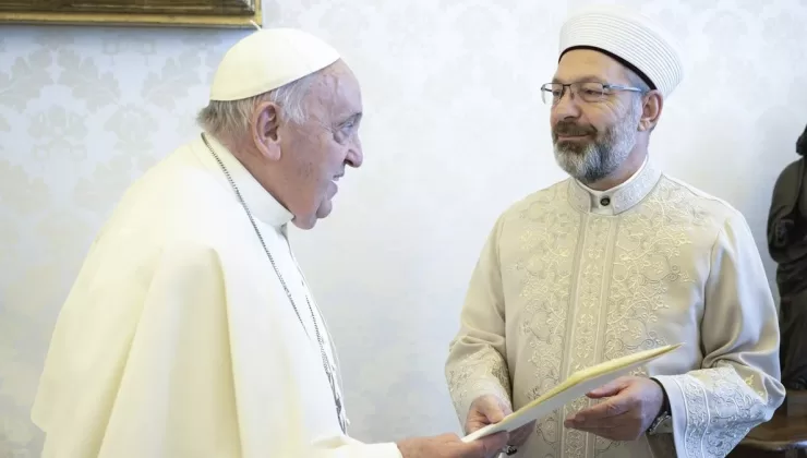 Diyanet İşleri Başkanı Erbaş, Vatikan’da Papa Franciscus ile görüştü