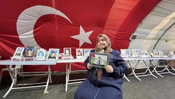 Diyarbakır’da evlat nöbetindeki ailelerin 9’uncu buruk bayramı