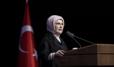 Emine Erdoğan: Kadir Gecesi’nin feyzi ve bereketi insanlığa şifa olsun