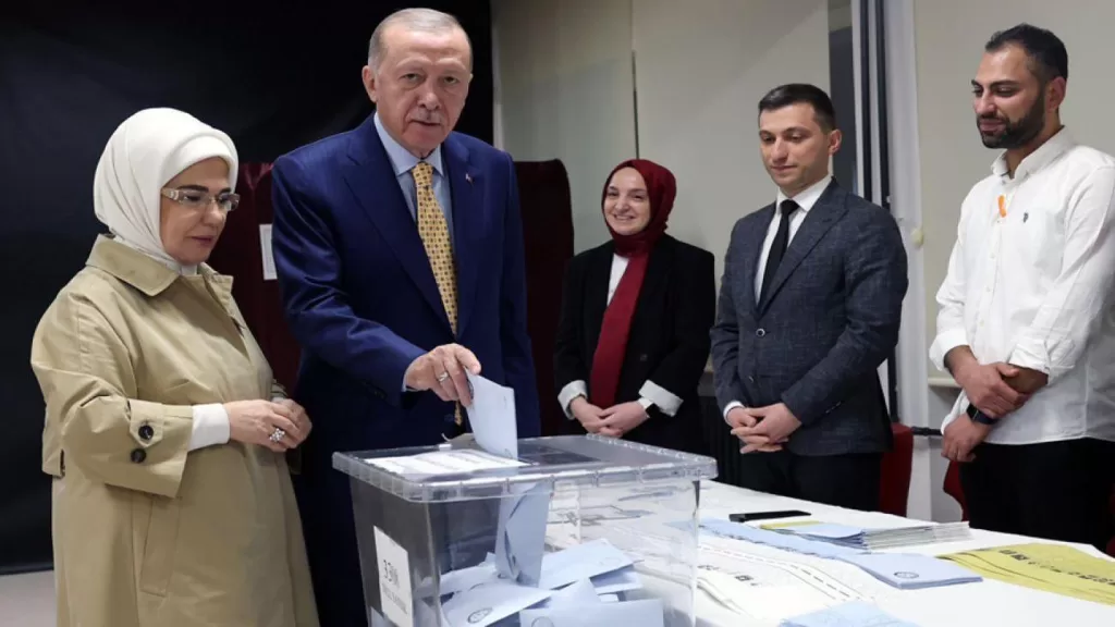 emine erdogandan 31 mart yerel secim paylasimi hayirlar getirmesini temenni ediyorum VAj2DcVS