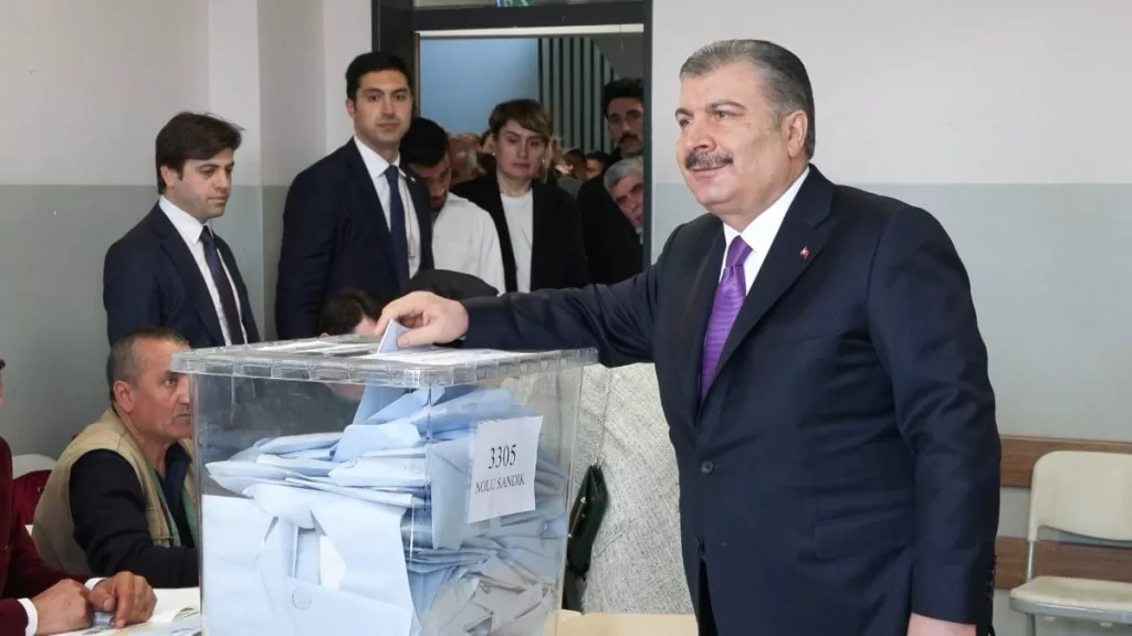 fahrettin koca sandik basinda demokraside secen secilenden ustundur KeOM3gLe