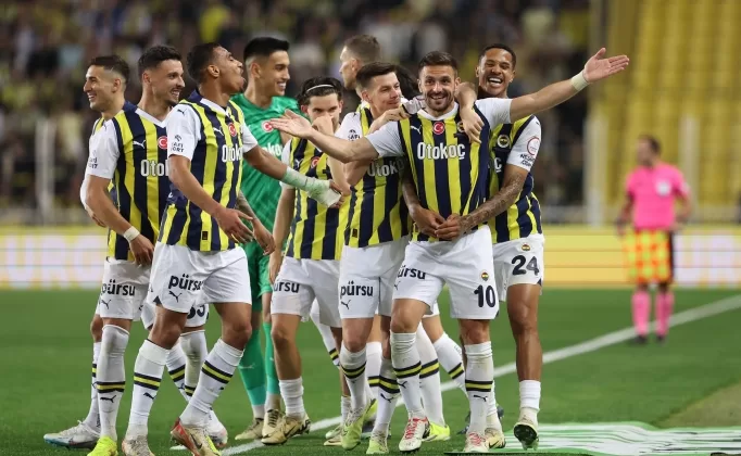 Fenerbahçe, Türk futbol tarihine geçti