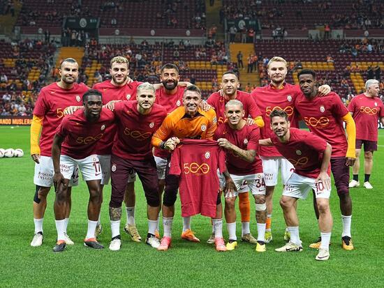 fernando muslera 500 dedi 0 f4DIEJOk