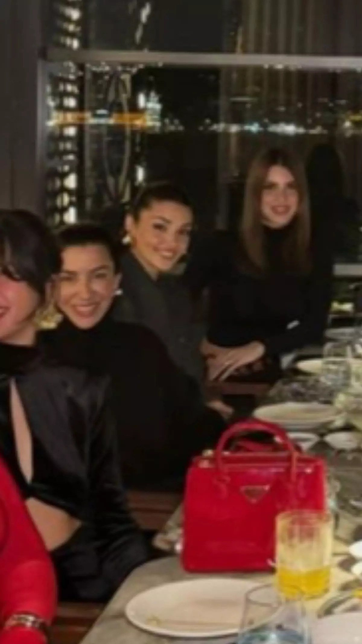 hande ercel mustakbel kaynanasiyla konserde arzu sabanciyla samimiyet ilerledi 1 KaWfvR2b