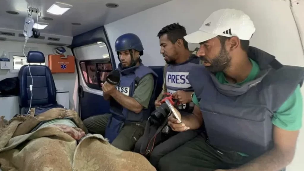 israil nusayrat multeci kampini vurdu trt arapca kameramani yaralandi DLuAt9JU