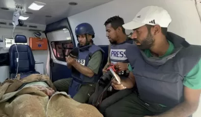 İsrail, Nusayrat mülteci kampını vurdu: TRT Arapça kameramanı yaralandı