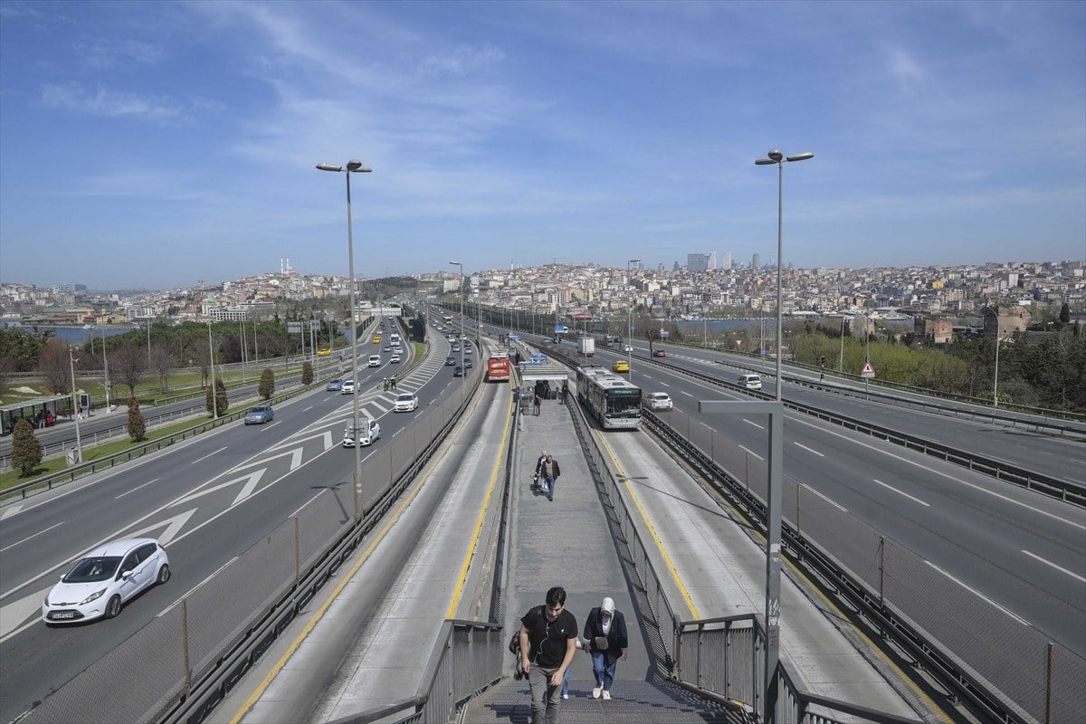 istanbulda secim gunu yollar bos kaldi 2 7B1HNfXl
