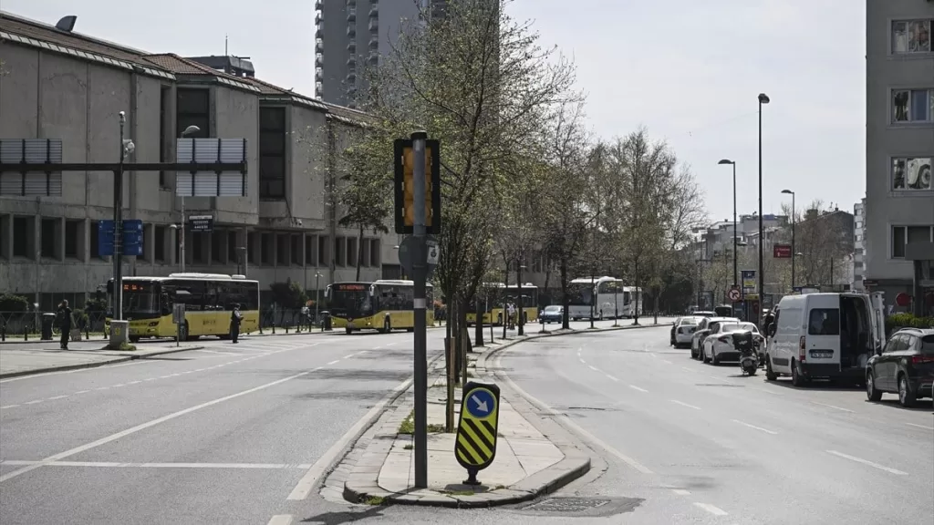 istanbulda secim gunu yollar bos kaldi qbmVgLek