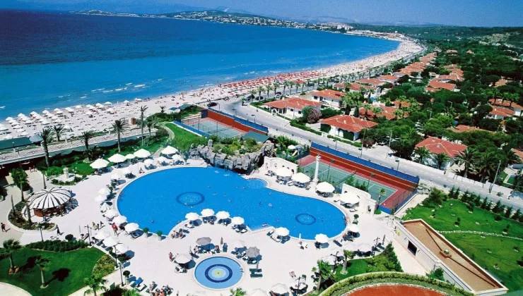 İzmir ziyaretçi akınına uğradı: Kapıda vize uygulaması otelleri doldurdu
