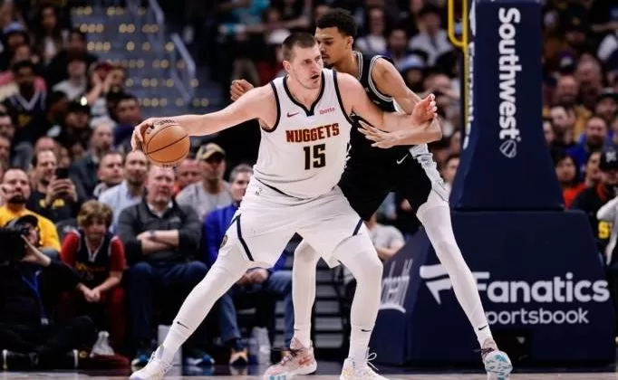 Jokic, Wembanyama ile düellosunda 42 sayıyla galip geldi!