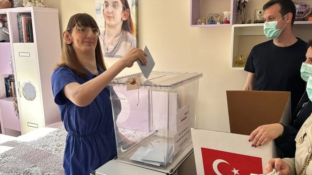 karabukte dunyanin en uzun boylu kadini oyunu kullandi IG3ZBg9k
