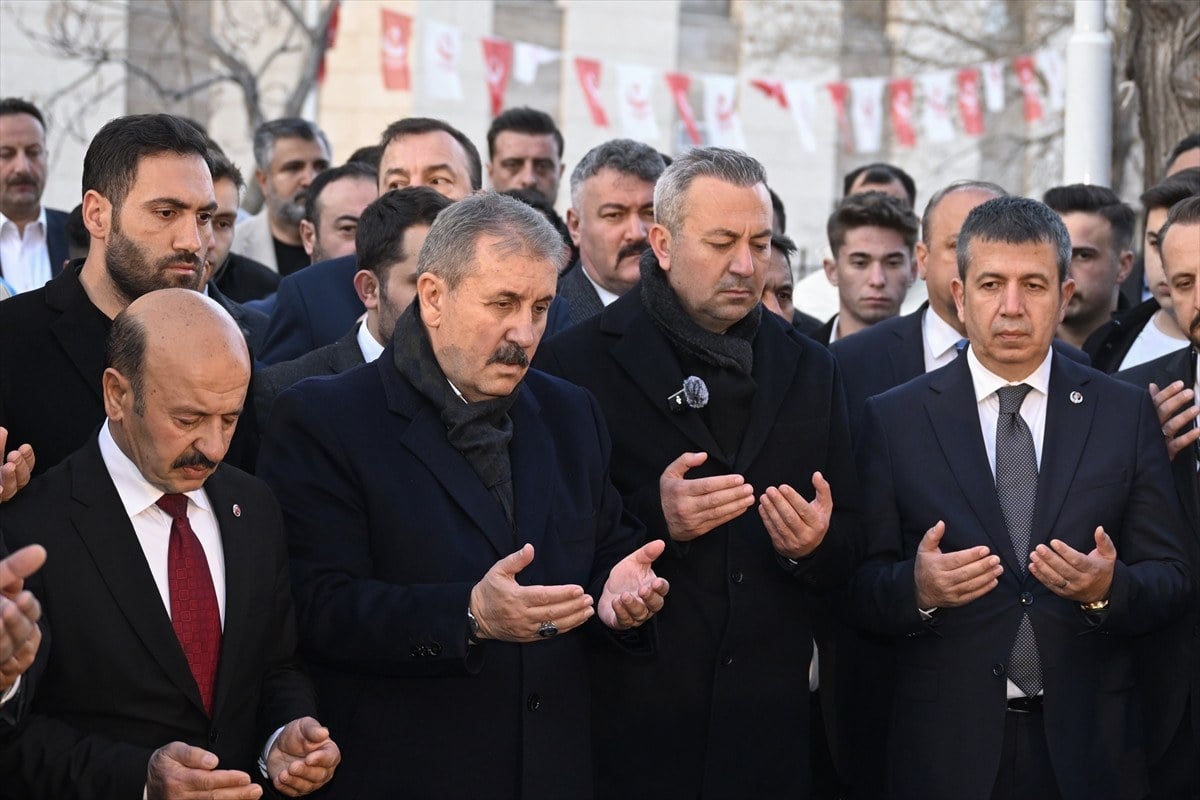 mustafa destici muhsin yazicioglunun kabrini ziyaret etti 2 QvH1WdmF