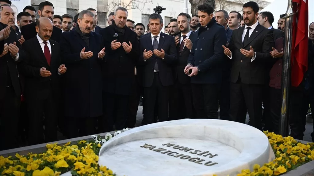mustafa destici muhsin yazicioglunun kabrini ziyaret etti nm5ZUbHN