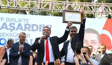 Torbalı Belediye Başkanı Seçilen Övünç Demir, mazbatasını alarak bugün görevine resmen başladı.
