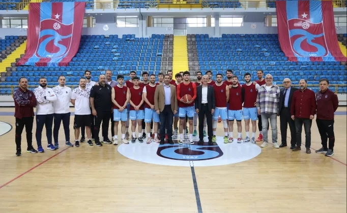 Trabzonsporlu yöneticiler basketbol kadrosunu ziyaret etti