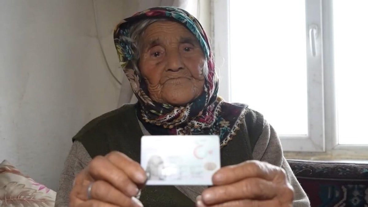 turkiyenin en yasli secmeni kirikkalede 117 yasindaki arzu nine oyunu verdi 1
