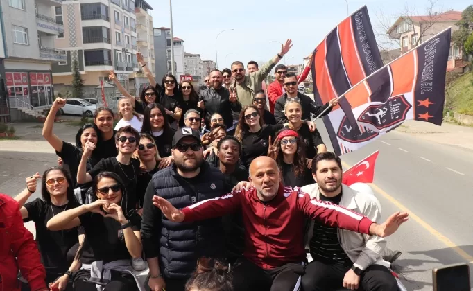 Ünye Gücü, Turkcell Bayan Futbol Harika Ligi’ne yükselmeyi kutladı
