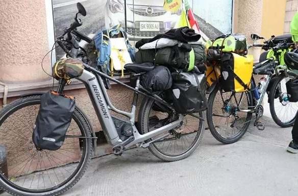 uskupten mekkeye bisikletli hac yolculugu iki maceraperest 2 ay boyunca pedal cevirecek 4 ITnBRtXe