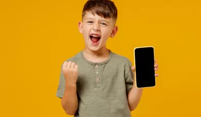 5-7 yaş arasında, okula bile başlamamış çocukların cep telefonu kullanma oranına çok şaşıracaksınız