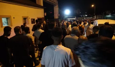 Adıyaman’da 2 amirin şehit olduğu saldırıda vatandaşlar polis merkezine akın etti