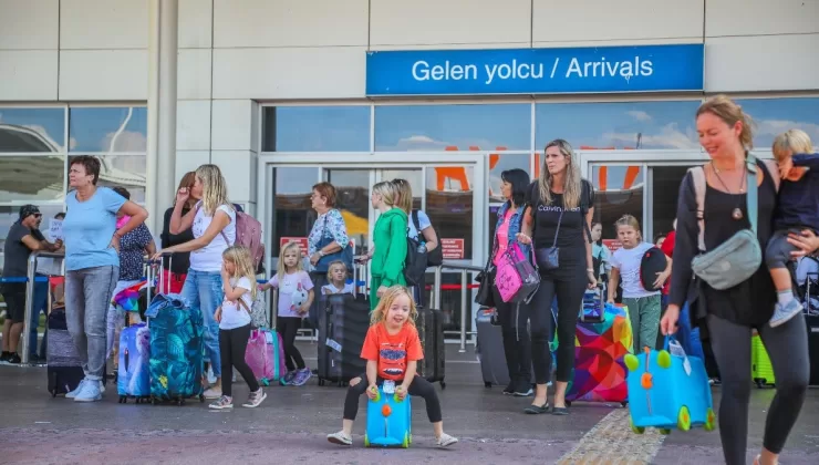 Antalya Havalimanı’nda yolcu trafiği 3 milyonu aştı