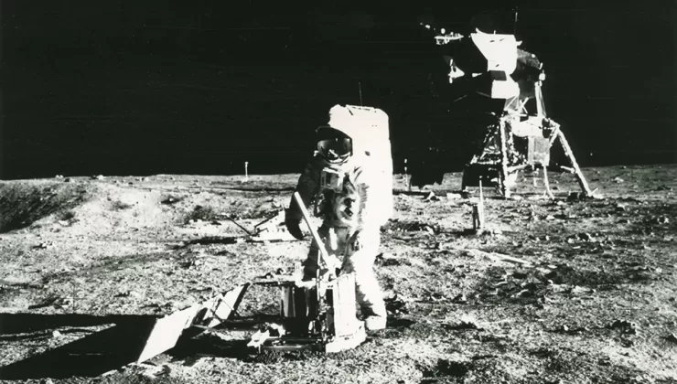 Ay’a ayak basan ilk insan olan Neil Armstrong’un Ay’da neden çok az fotoğrafı var?