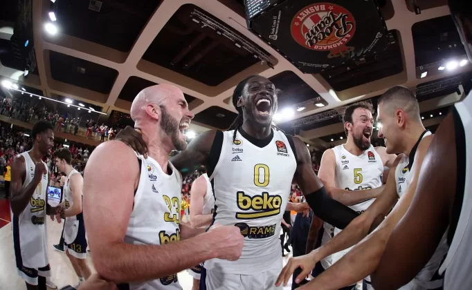 Bakan Bak, Dörtlü Final’e yükselen Fenerbahçe Beko’yu kutladı