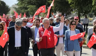 Başkan Mehmet Ertaş 1 Mayıs’ta işçilerle beraber yürüdü