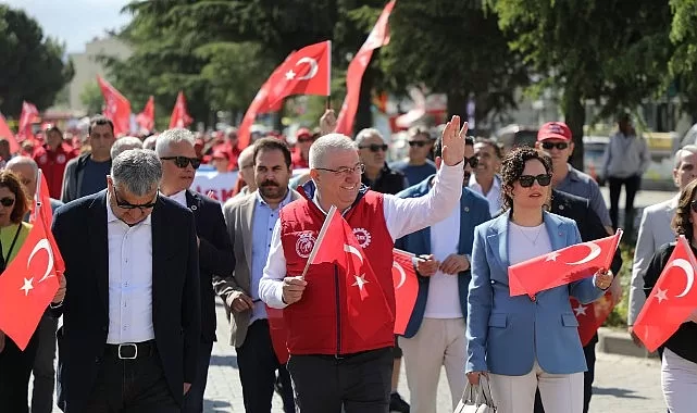 Başkan Mehmet Ertaş 1 Mayıs’ta işçilerle beraber yürüdü