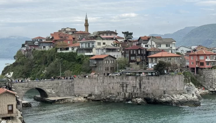Bayram tatili Batı Karadeniz’deki turizm merkezlerine yaradı: Bartın’da Amasra hayran bıraktı
