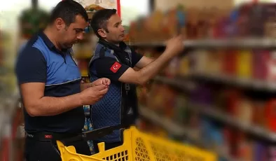 Burhaniye Belediyesi Zabıta Müdürlüğüne bağlı ekipler ilçe genelindeki zincir marketlere kapsamlı bir denetim gerçekleştirdi