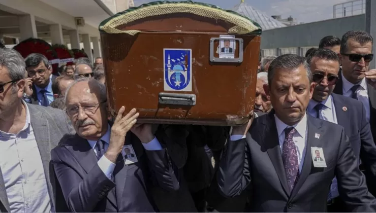 CHP TBMM Müdürü Bayraktar’ın cenazesini Kılıçdaroğlu ve Özel birlikte omuzladı