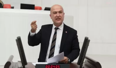 CHP’li Murat Bakan dizide kullanılan silahları gerçek sandı