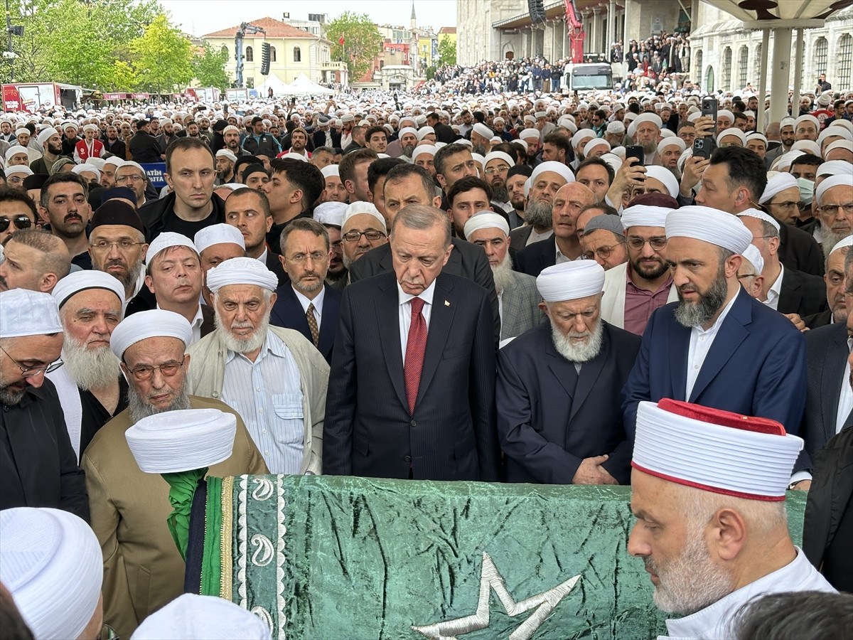 cumhurbaskani erdogan ismailaga cemaati lideri hasan kilicin cenaze toreninde 1 tgj8NWnY