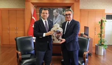 Ekrem İmamoğlu, Bayrampaşa Belediye Başkanı Hasan Mutlu’yu makamında tebrik etti