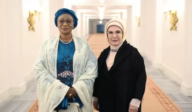 Emine Erdoğan, Nijerya Devlet Başkanı’nın eşi Oluremi Tinubu’yla bir araya geldi!