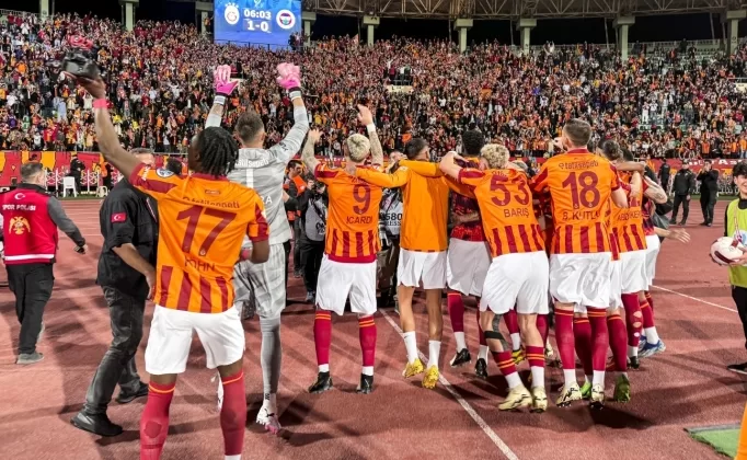 Galatasaray’da imzalar atıldı! Özbek’ten Ali Koç’a gönderme